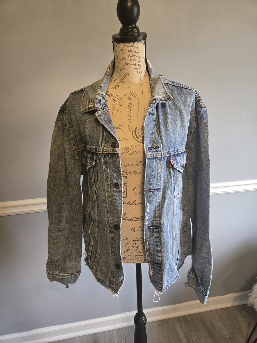 LEVIS Light Wash Denim Jacket with Distressed Hem